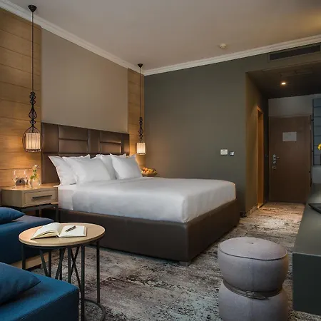 Expo Hotel 4*