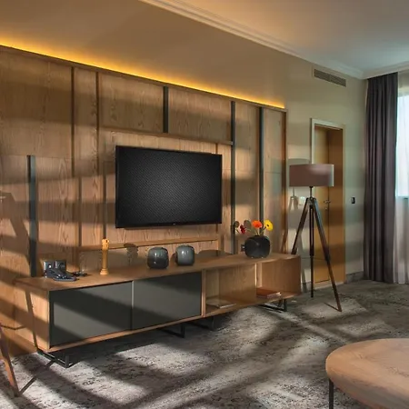 Expo Hotel 4*